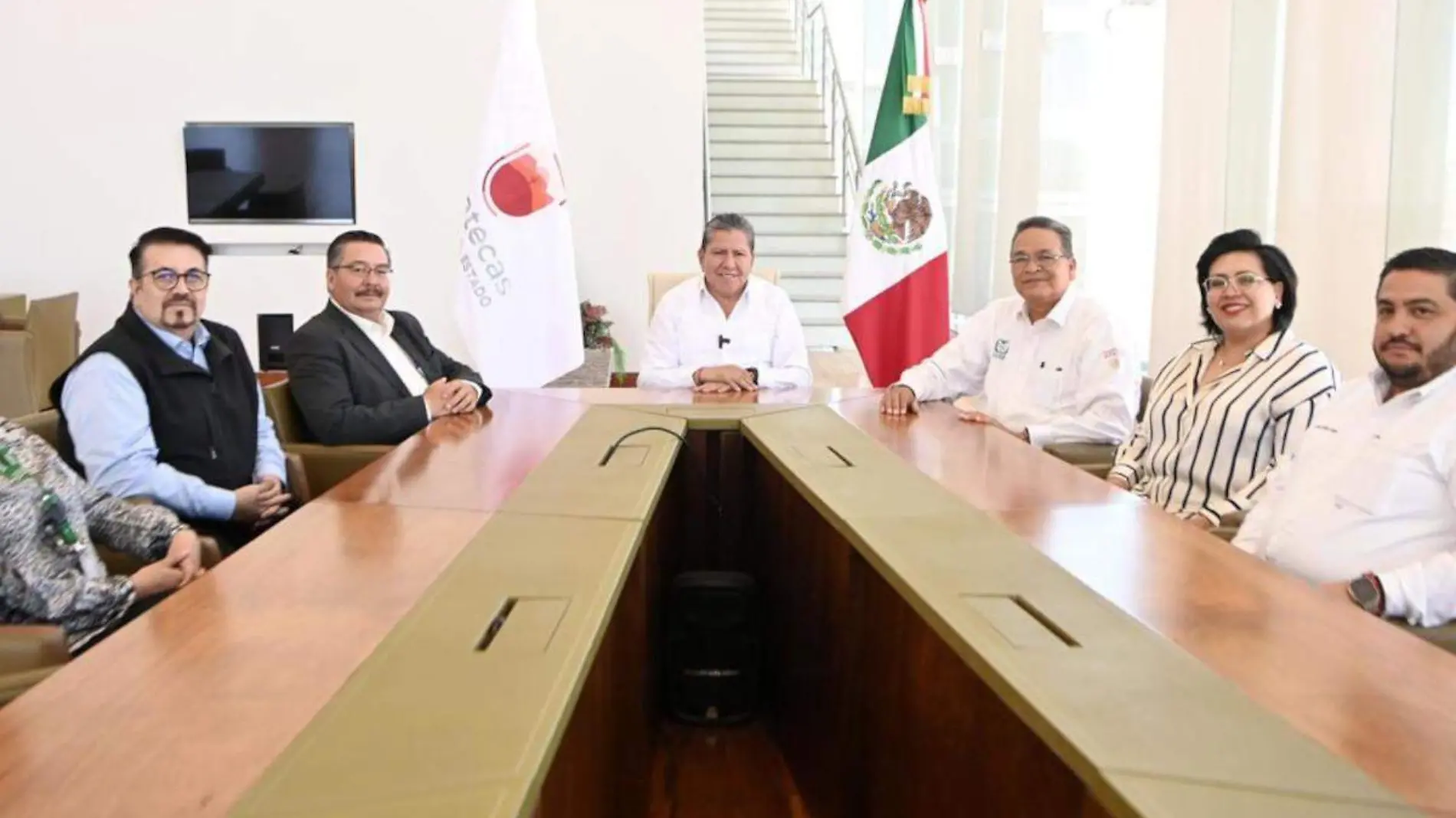 Reunión gobernador de Zacatecas con funcionarios IMSS